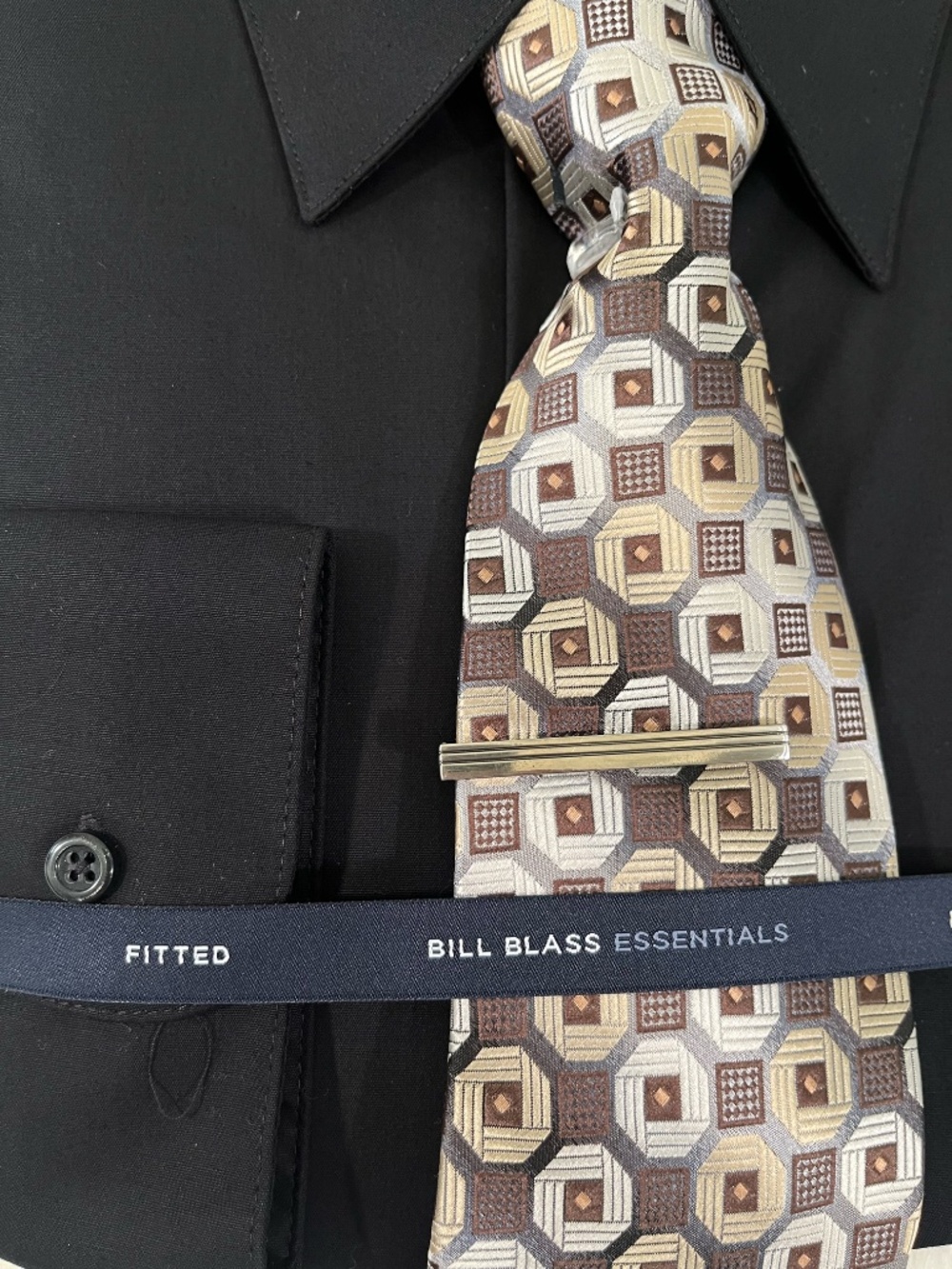 Bill Blass Essentials "Modern Fitted Black Dress Shirt, Tie and Tie Bar" NWT - Picture 4 of 6